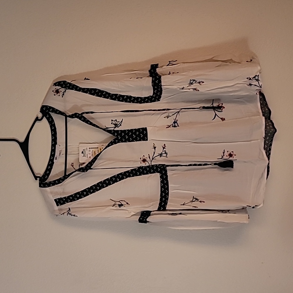 DR2 Daniel Rainn black white floral L